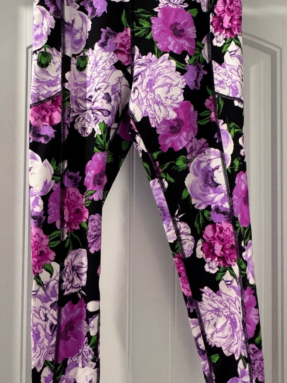 Victoria's Secret Purple Floral Activewear Ankle Length Pants